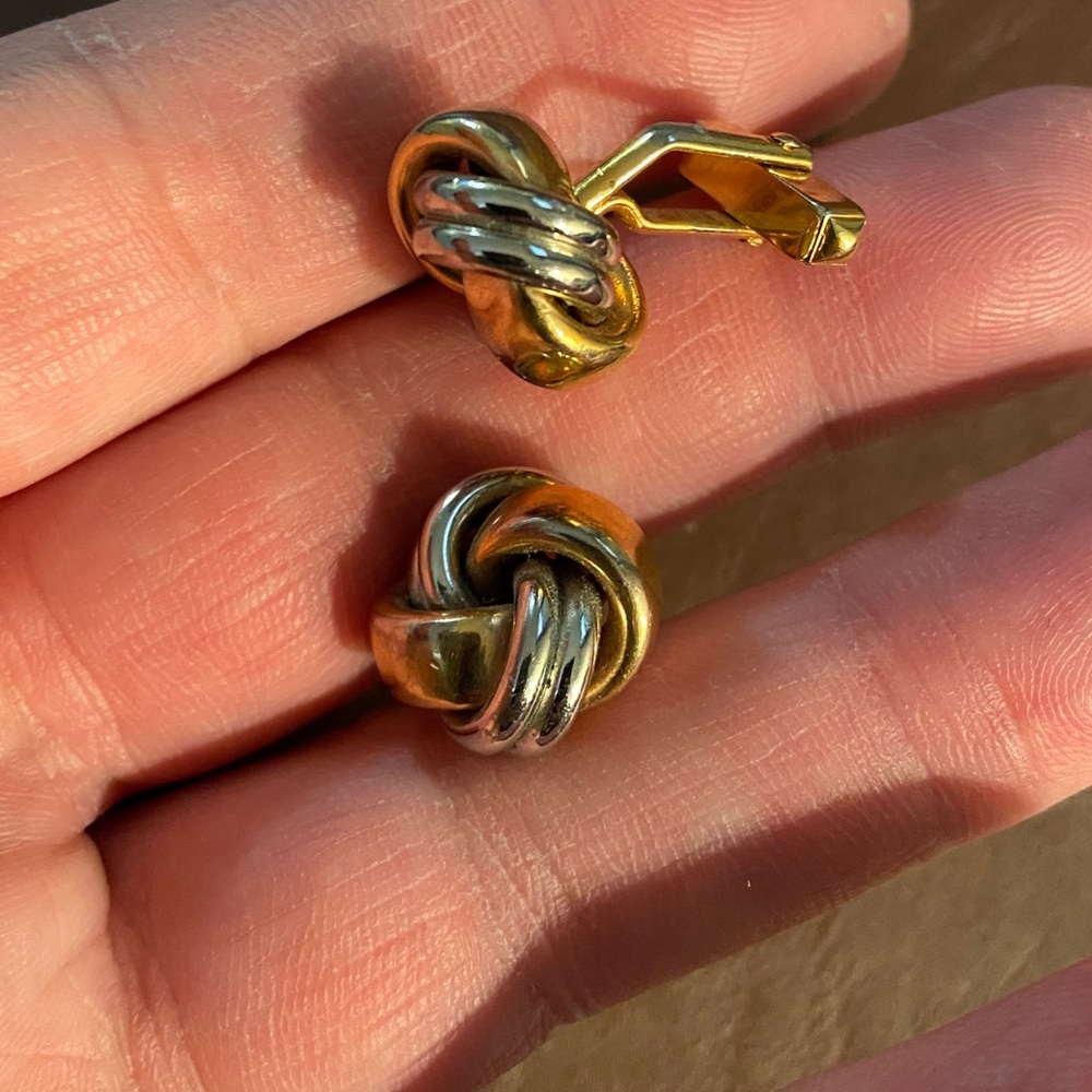 Cufflink “silver & gold knot”